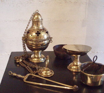 "Katolsk utstyr til å brenne røykelse." (Foto: Wikimedia Commons)"
