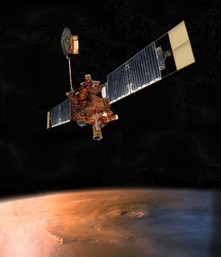 "Mars Reconnaissance Orbiter (MRO) er en av tre sonder som går i bane rundt Mars. Den ser etter spor etter vannmasser og samler data om klimaet på planeten. Illustrasjon: NASA/JPL" "Mars Reconnaissance Orbiter (MRO) er en av tre sonder som går i bane rundt Mars. Den ser etter spor etter vannmasser og samler data om klimaet på planeten. Illustrasjon: NASA/JPL"