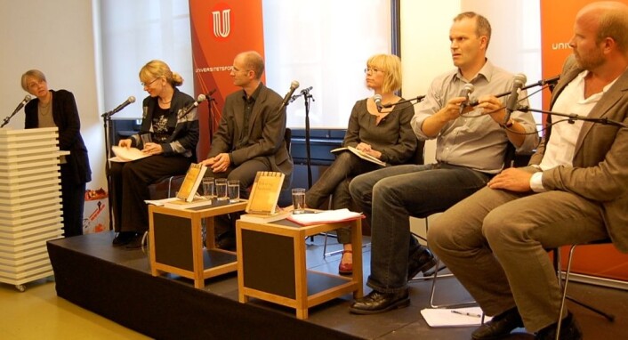 Fra seminaret Humanioras kraft. Fra venstre: fv. ordstyrer Anne Eriksen, Toril Moi, Fredrik W. Thue, Kristin Asdal, Tore Rem og Helge Jordal. (Foto: Ingunn Haraldsen). Fra seminaret Humanioras kraft. Fra venstre: fv. ordstyrer Anne Eriksen, Toril Moi, Fredrik W. Thue, Kristin Asdal, Tore Rem og Helge Jordal. (Foto: Ingunn Haraldsen).