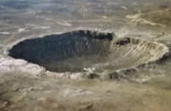 "For 49 000 år siden ramlet en liten asteroide ned i Arizona, USA og laget dette 1 250 meter brede krateret. Dette er det ferskeste meteorittkrateret vi kjenner på jorda. (Foto: D. Roddy, Lunar and Planetary Institute)"