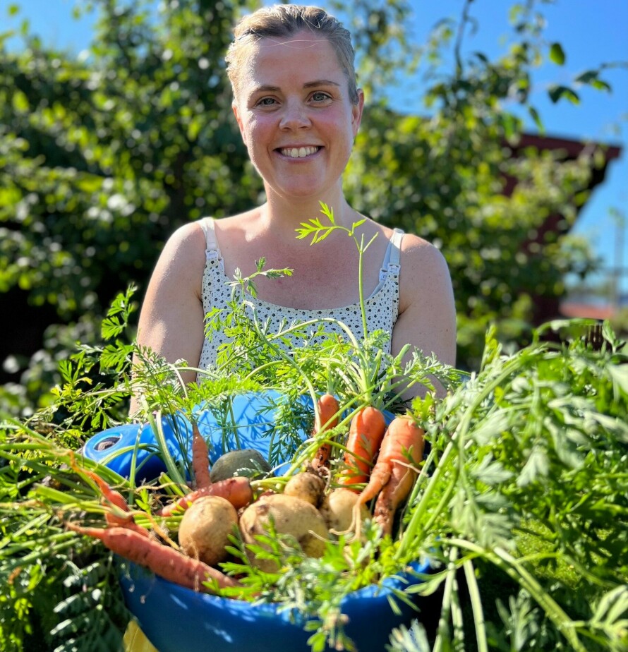 Hobbydyrkaren Anette Tjomsland Spilling har dyrka mat i eigen hage.