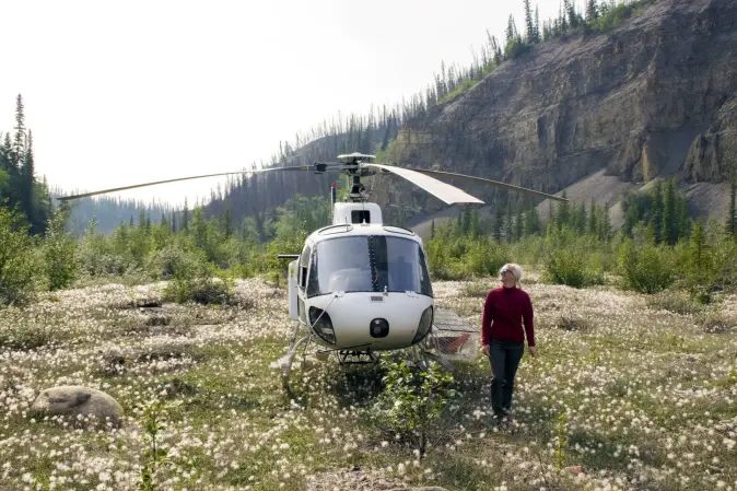 Geologen på feltarbeid. Geologen på feltarbeid.