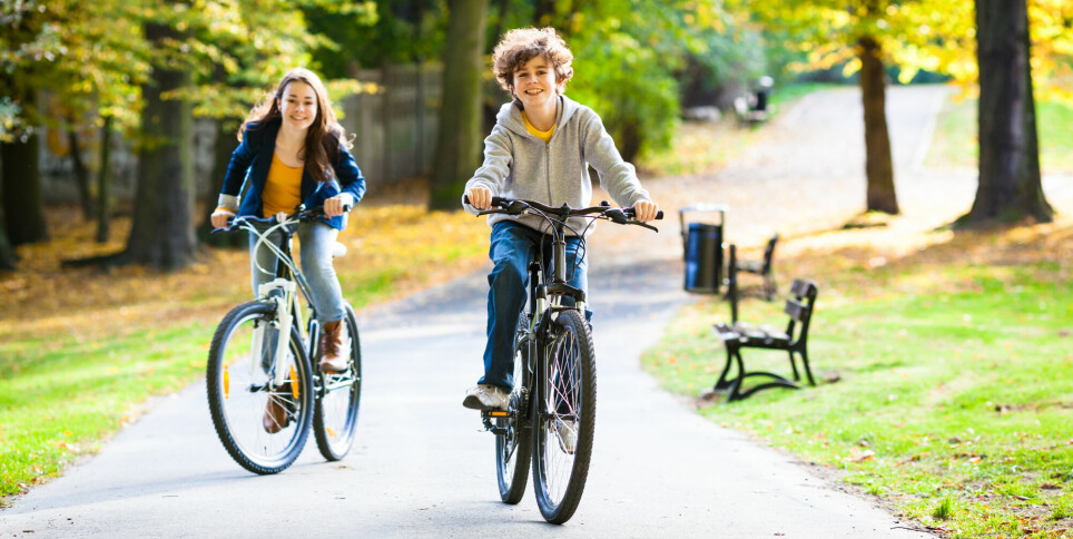 Barn som bor på steder med mer grønt rundt seg, sykler eller går oftere til skolen, viser studie.