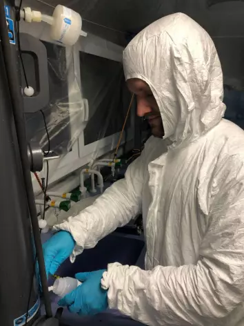 Researchers have to be extremely careful not to contaminate their water samples when they are sampling for elements such as mercury, manganese and iron. Here first author Stephen Kohler works with samples in a special protective suit.