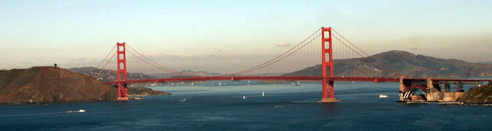 "På himmelen bak Golden Gate Bridge, synes den karakterisiske smogen over San Fransisco. (Foto: Aaron Logan/Wikimedia Commons)" "På himmelen bak Golden Gate Bridge, synes den karakterisiske smogen over San Fransisco. (Foto: Aaron Logan/Wikimedia Commons)"