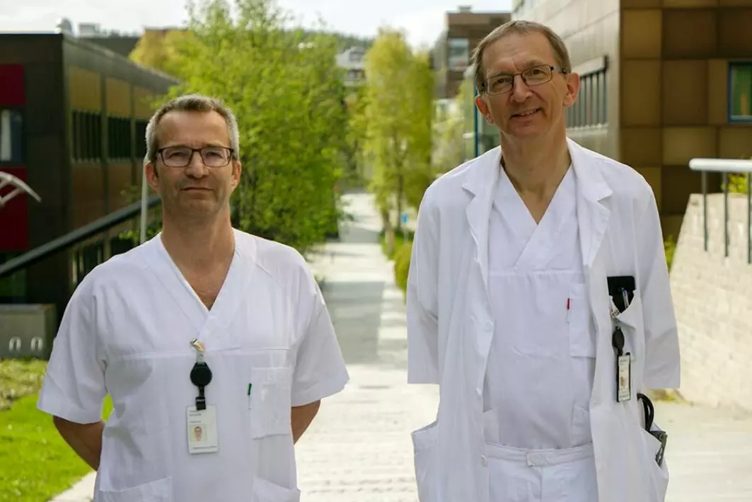Professor Toralf Melsom (til venstre) og professor Bjørn Odvar Eriksen er blant forskerne bak en befolkningsstudie av nyrefunksjon.