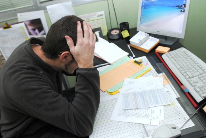 "Ansatte som forventes å jobbe mye overtid, er oftere psykisk utmattet og deprimert enn andre. Mangel på behandlingstilbud for de ansattes psykiske lidelser kan ha store økonomiske konsekvenser for bedrifter. Illustrasjonsfoto: www.colourbox.no"
