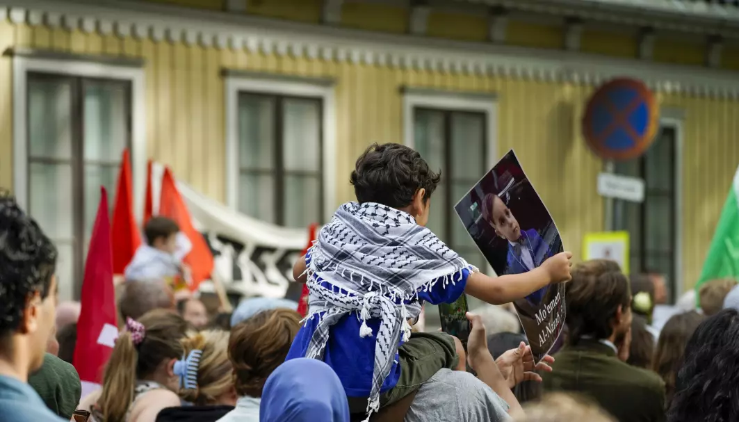 Nylig tok folk til gatene i Oslo for å demonstrere fredelig mot Israels angrep på Gaza. Svært få unge er villige til å bruke vold for å skape oppmerksomhet om en sak eller oppnå endring i samfunnet, men færre stiller seg avvisende til voldsbruk. Dette viser en ny undersøkelse.