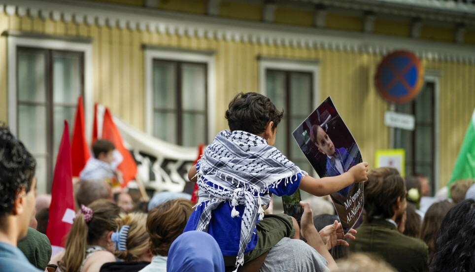 Nylig tok folk til gatene i Oslo for å demonstrere fredelig mot Israels angrep på Gaza. Svært få unge er villige til å bruke vold for å skape oppmerksomhet om en sak eller oppnå endring i samfunnet, men færre stiller seg avvisende til voldsbruk. Dette viser en ny undersøkelse.