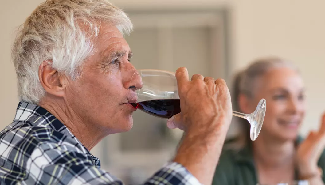 Det er tegn som tyder på at eldre nå drikker mer enn tidligere. Det kan få konsekvenser.