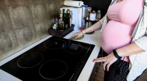 FHI: Forskning viser at gravide må fortsette å koronavaksinere seg