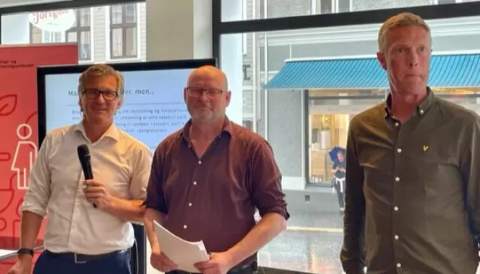 Bjørn Erik Thon (t.v), Knut Oftung og Christian Justnes er alle enige om at arbeidslivet setter noen begrensninger for videre likestilling i Norge.