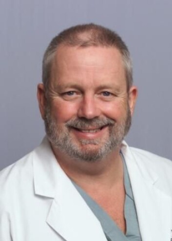 Dr. Peter Roland, leder av panelet som utarbeidet retningslinjer for fjerning av ørevoks. (Foto: UT Southwestern Medical Center) Dr. Peter Roland, leder av panelet som utarbeidet retningslinjer for fjerning av ørevoks. (Foto: UT Southwestern Medical Center)