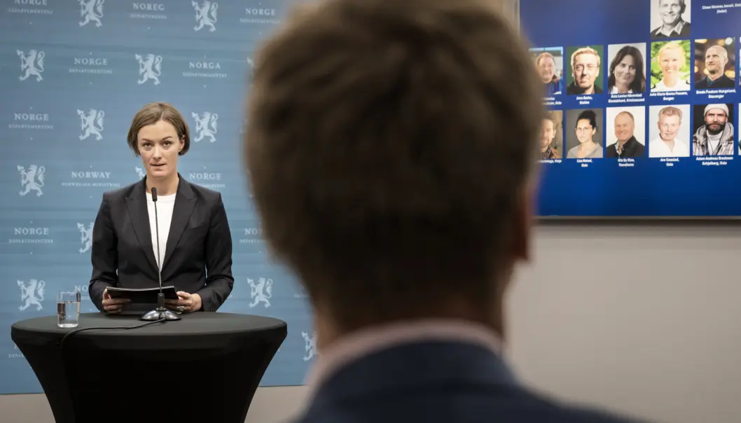 Oslo 20220826. Kultur- og likestillingsminister Anette Trettebergstuen og Claus Moxnes Jervell fra Fellesforbundet som skal lede regjeringens mannsutvalg, og deler av utvalget som var tilstede under pressekonferansen på fredag.Foto: Ole Berg-Rusten / NTB Oslo 20220826. Kultur- og likestillingsminister Anette Trettebergstuen og Claus Moxnes Jervell fra Fellesforbundet som skal lede regjeringens mannsutvalg, og deler av utvalget som var tilstede under pressekonferansen på fredag.Foto: Ole Berg-Rusten / NTB