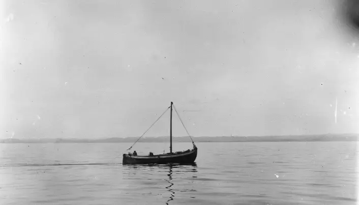 Heilt sidan 1908 har rekefangstane som er tatt i land i norske hamner, blitt registrert. Her ein reketråler i Langesundsbukta, 1925.