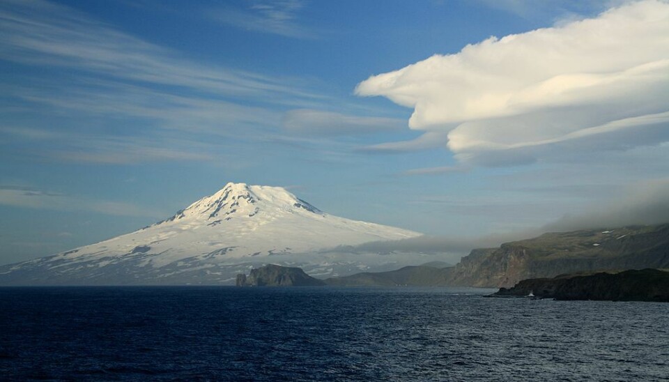 Øya Jan Mayen er formet av vulkansk aktivitet og den er mye yngre enn mikrokontinentet Jan Mayen. Lenge regnet man med at vulkanen Beerenberg var død. Men i 1970 fikk den et kraftig utbrudd. Nok et utbrudd kom i 1985.