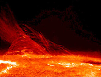 "Eksplosjon av gass i solas atmosfære, koronaen, fotografert av solsonden Hinode. Norske forskere er med på samarbeidet om den japanske solsonden. (Foto: JAXA/NASA)" "Eksplosjon av gass i solas atmosfære, koronaen, fotografert av solsonden Hinode. Norske forskere er med på samarbeidet om den japanske solsonden. (Foto: JAXA/NASA)"