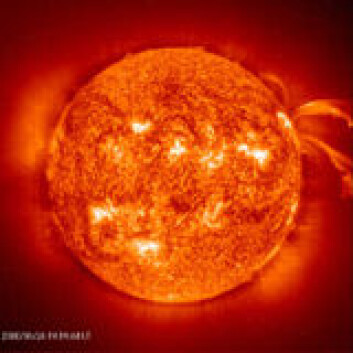 "Den livgivende stjernen vår. Foto: NASA. Forsidefoto JAXA/NASA, fra romsonden Hinode." "Den livgivende stjernen vår. Foto: NASA. Forsidefoto JAXA/NASA, fra romsonden Hinode."