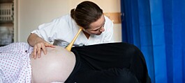 Mindre epidural, keisersnitt og lystgass hvis jordmor er til stede under hele fødselen