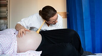 Mindre epidural, keisersnitt og lystgass hvis jordmor er til stede under hele fødselen