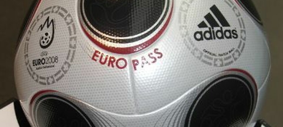 Europass, ballen som brukes i Fotball-EM 2008.