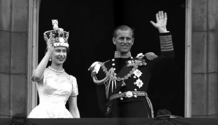 Dronning Elizabeth og prins Philip under kroningen i Westminster Abbey i 1953.