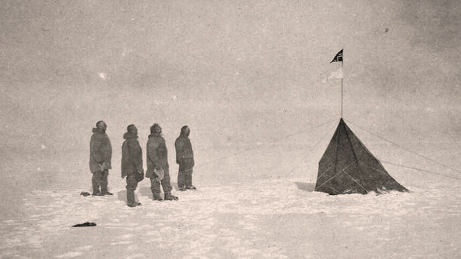Da Roald Amundsen la ut på sin ekspedisjon mot Sydpolen, visste han at reisefølget måtte dokumentere og videreformidle polferden for at den skulle bli en verdensbegivenhet.