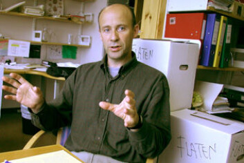 Psykologiprofessor Magne Arve Flaten mener at den sterke effekten av «dyr» placebo forklares med den forestillingen vi alle har om at noe som er dyrt, også er bedre. Psykologiprofessor Magne Arve Flaten mener at den sterke effekten av «dyr» placebo forklares med den forestillingen vi alle har om at noe som er dyrt, også er bedre.