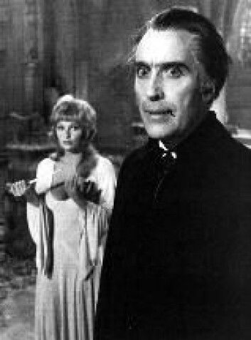"Bram Stoker skapte Dracula - her i Christopher Lees skikkelse. Men Dracula han var ikke den første moderne vampyr." "Bram Stoker skapte Dracula - her i Christopher Lees skikkelse. Men Dracula han var ikke den første moderne vampyr."