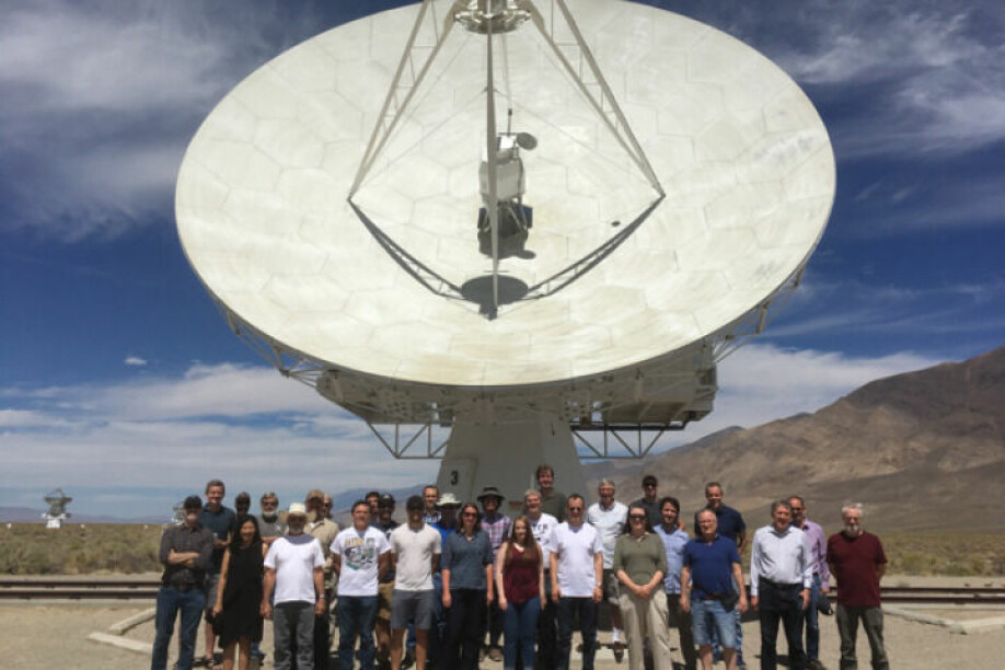 COMAP-forskerne foran teleskopet i 2018.