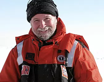 Rolf Gradinger forsker på livet i havet rundt Arktis.