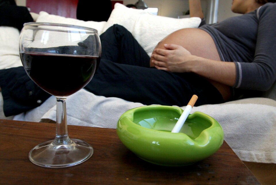 Å spise fet mat mens man er gravid kan være like farlig som røyking og drikking viser en ny studie fra New Zealand.