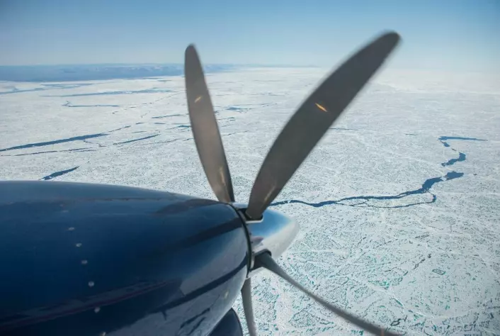 Smeltende sjøis i Arktis fotografert i forbindelse med den luftbårne sjøisundersøkelsen IceBird.