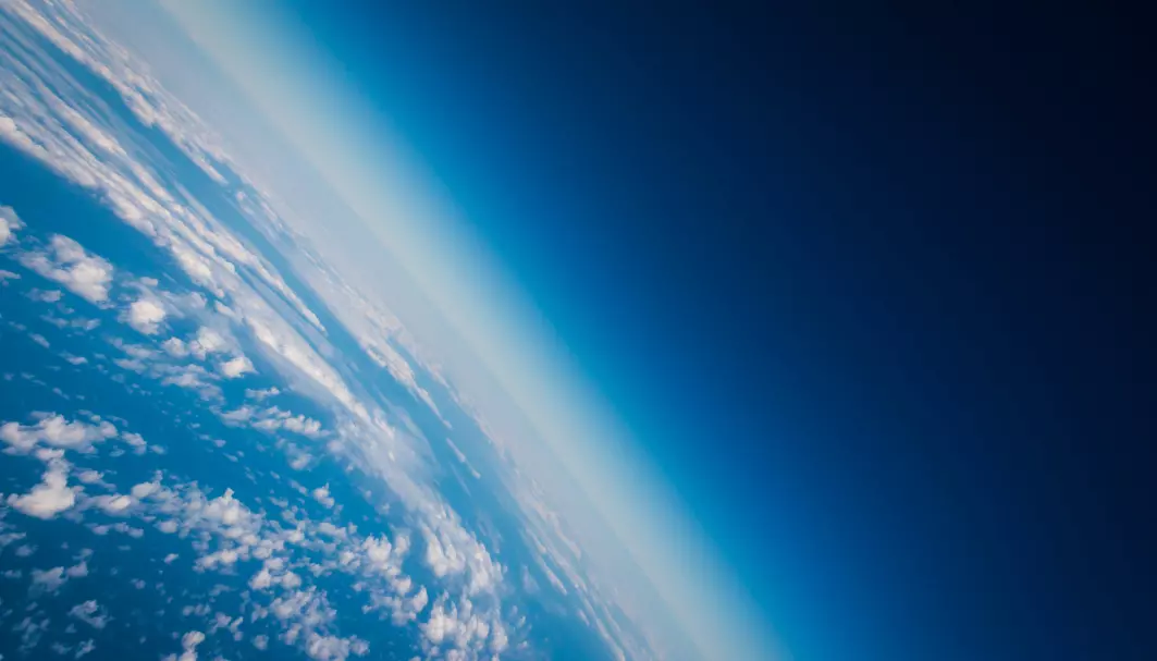 Ozonlaget er et gasslag av ozon som befinner seg i atmosfæren mellom cirka 10 og 50 kilometer og som beskytter livet på Jorden mot ultrafiolett stråling (UV-stråling) fra Sola, skriver Store norske leksikon.