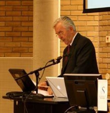 Oddbjørn Engvoll, formann for Kavli-komitéen i astrofysikk, åpnet prisvinnerforelesningen i Stavanger. Foto: Berit Ellingsen Oddbjørn Engvoll, formann for Kavli-komitéen i astrofysikk, åpnet prisvinnerforelesningen i Stavanger. Foto: Berit Ellingsen