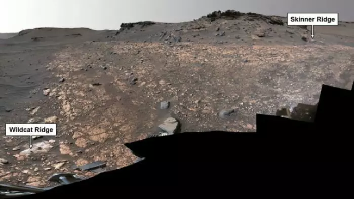 Wildcat Ridge og Skinner Ridge er to steiner som Mars-roveren har tatt bilde av nylig.