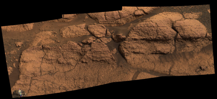 "Bildemosaikk satt sammen av bilder fra kameraet til roveren Opportunity på Mars. Området har fått navnet "El Capitan". Bildet viser omtrent én meter av fjellet som stikker ut. (Foto: NASA/JPL/Cornell)" "Bildemosaikk satt sammen av bilder fra kameraet til roveren Opportunity på Mars. Området har fått navnet "El Capitan". Bildet viser omtrent én meter av fjellet som stikker ut. (Foto: NASA/JPL/Cornell)"