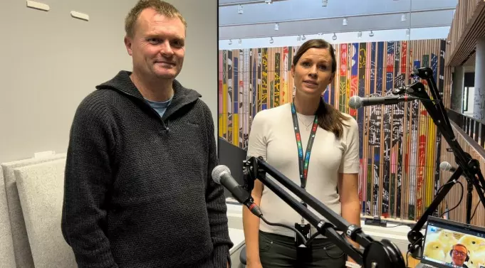 Morten Helberg og Silje Granstad i studio under innspilling av podcast om fugleinfluensa. Grim Rømo deltok digitalt.
