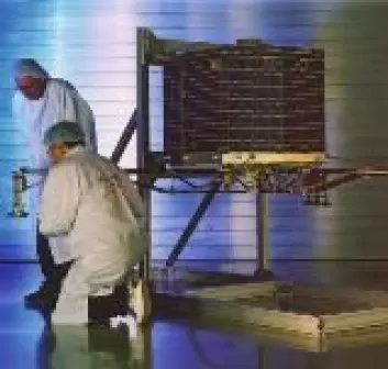 "Rosettas landingsfartøy undersøkes. (Foto: Astrium)"
