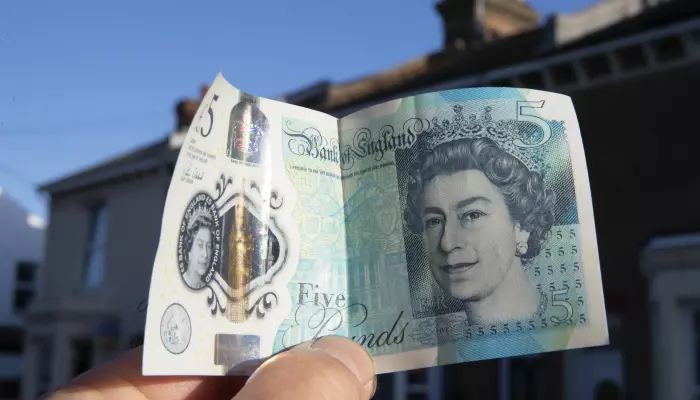 Valutaekspert advarer om spekulasjon: – Nei, ikke kjøp pund