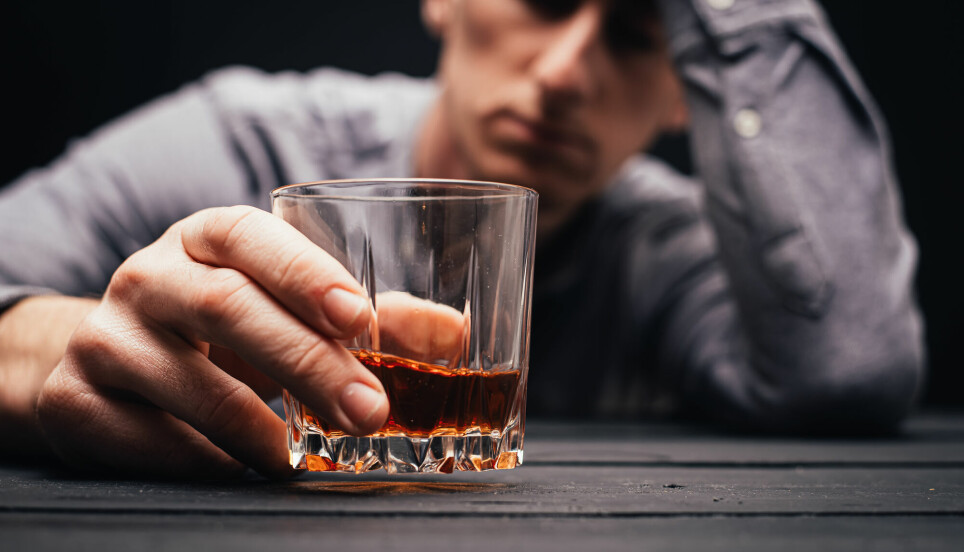 Alkohol blir ofte «løsningen» for menn som sliter psykisk.