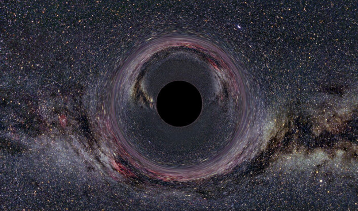 "Et tenkt sort hull med ti ganger solens masse, sett fra en avstand på 600 km, med Melkeveien i bakgrunnen. (Illustrasjon: Wikimedia Commons)" "Et tenkt sort hull med ti ganger solens masse, sett fra en avstand på 600 km, med Melkeveien i bakgrunnen. (Illustrasjon: Wikimedia Commons)"