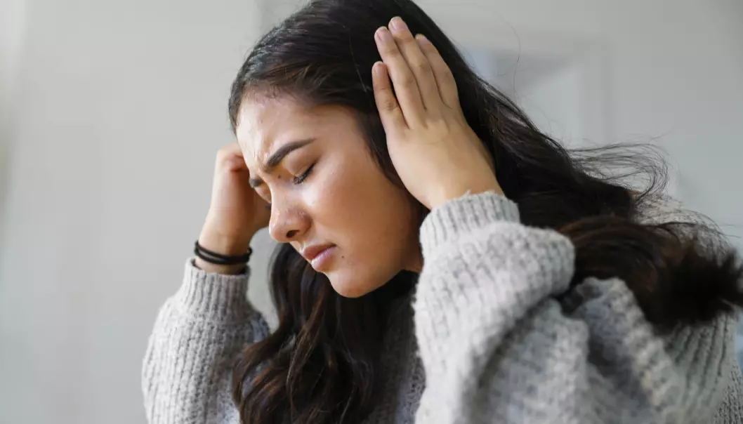 Halvparten av kvinnene mellom 16 og 24 år sier de har plager med hodepine eller migrene, viser en rapport fra Statistisk sentralbyrå.