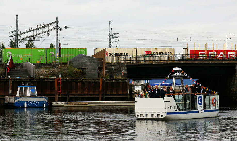The first prototype is located to the left of the passenger ferry which is now being launched for trial operation.
