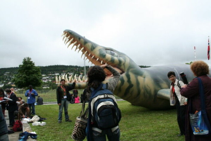 "Fotogen pliosaur." "Fotogen pliosaur."