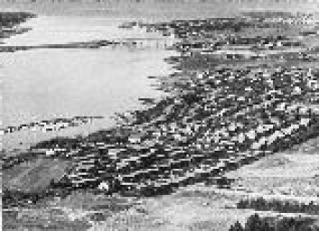 "Madla i Stavanger. Et bynært område, der det har skjedd store endringer siden 1950- og 1960-tallet. Madla ble en del av Stavanger kommune i 1965, og området har vært gjenstand for store utbygginger på 1970- og 1980-tallet. Endringsprosessene og planprosessene har gått over forholdsvis lang tid i dette området." "Madla i Stavanger. Et bynært område, der det har skjedd store endringer siden 1950- og 1960-tallet. Madla ble en del av Stavanger kommune i 1965, og området har vært gjenstand for store utbygginger på 1970- og 1980-tallet. Endringsprosessene og planprosessene har gått over forholdsvis lang tid i dette området."