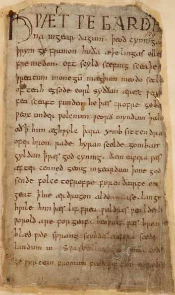 Beowulfkvadet er skrevet ned av en ukjent person – her ser vi den første siden.