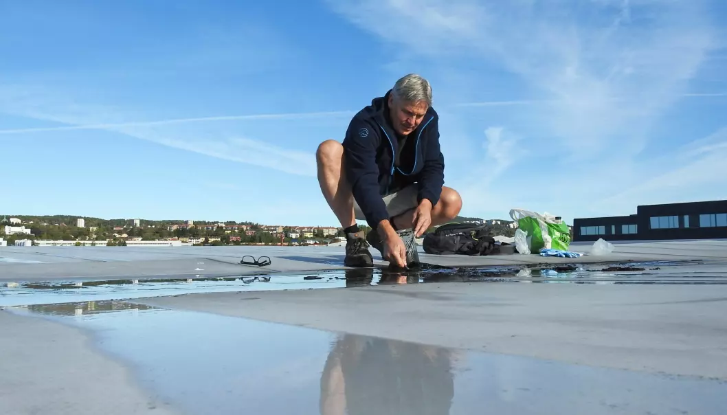Den norske mikrometeoritt-jegeren Jon Larsen formidler sine beste triks til hvordan du selv kan finne støv fra verdensrommet på taket.