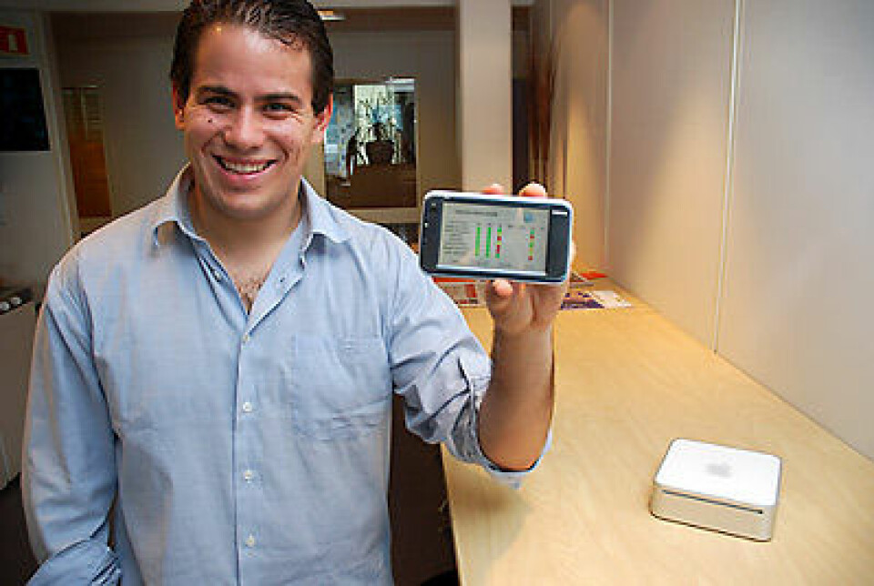 Juan Manuel Cruz fra Spania har løftet MyHealthService til et nytt nivå. Lomme-PC-en kopler seg trådløst opp til maskinen som pasientene har hjemme. (Foto: Jan Fredrik Frantzen, Nasjonalt senter for telemedisin)