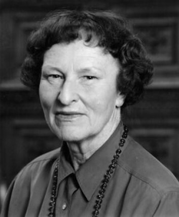 "Hun var den første kvinnelige professoren i teologi ved det pavelige universitetet i Roma. Kari Elisabeth Børresen er en internasjonalt anerkjent pioner i religionsvitenskapelig kjønnsforskning. (Foto: Eva Brænd)" "Hun var den første kvinnelige professoren i teologi ved det pavelige universitetet i Roma. Kari Elisabeth Børresen er en internasjonalt anerkjent pioner i religionsvitenskapelig kjønnsforskning. (Foto: Eva Brænd)"